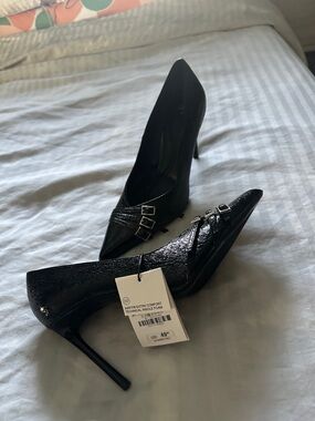 Zara Women’s Black Pointed-Toe Stiletto Pumps with Buckle Detail